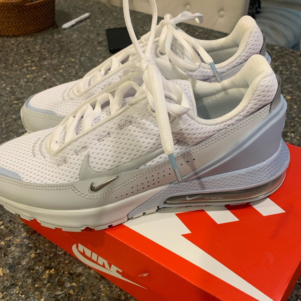 NIKE AIR MAX PULSE